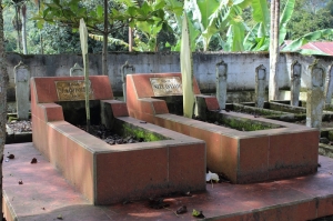 Kuburan Dt. Rajo Pangulu (Pemimpin perang di Kamang Hilir) dan istrinya Siti Asiah